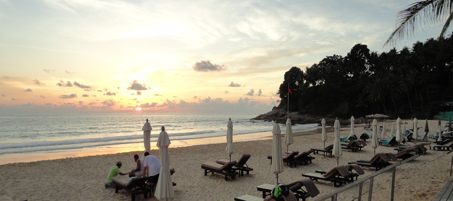 Our Phuket hotel with tropical pool welcomes you to Patong beach.