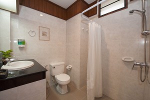 Phuket Hotel Deluxe Bathroom